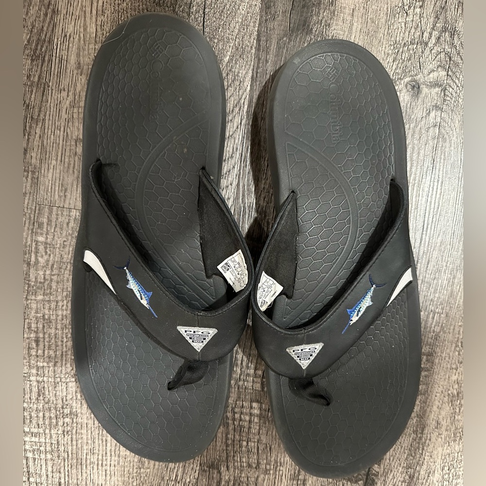 Columbia size 12 black flip flops